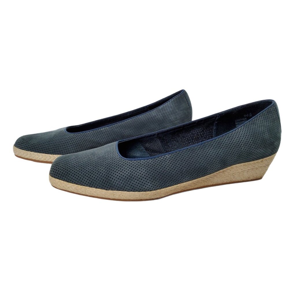 Womens Easy Spirit Slide On Wedge Suede Loafers. Size 9.5M